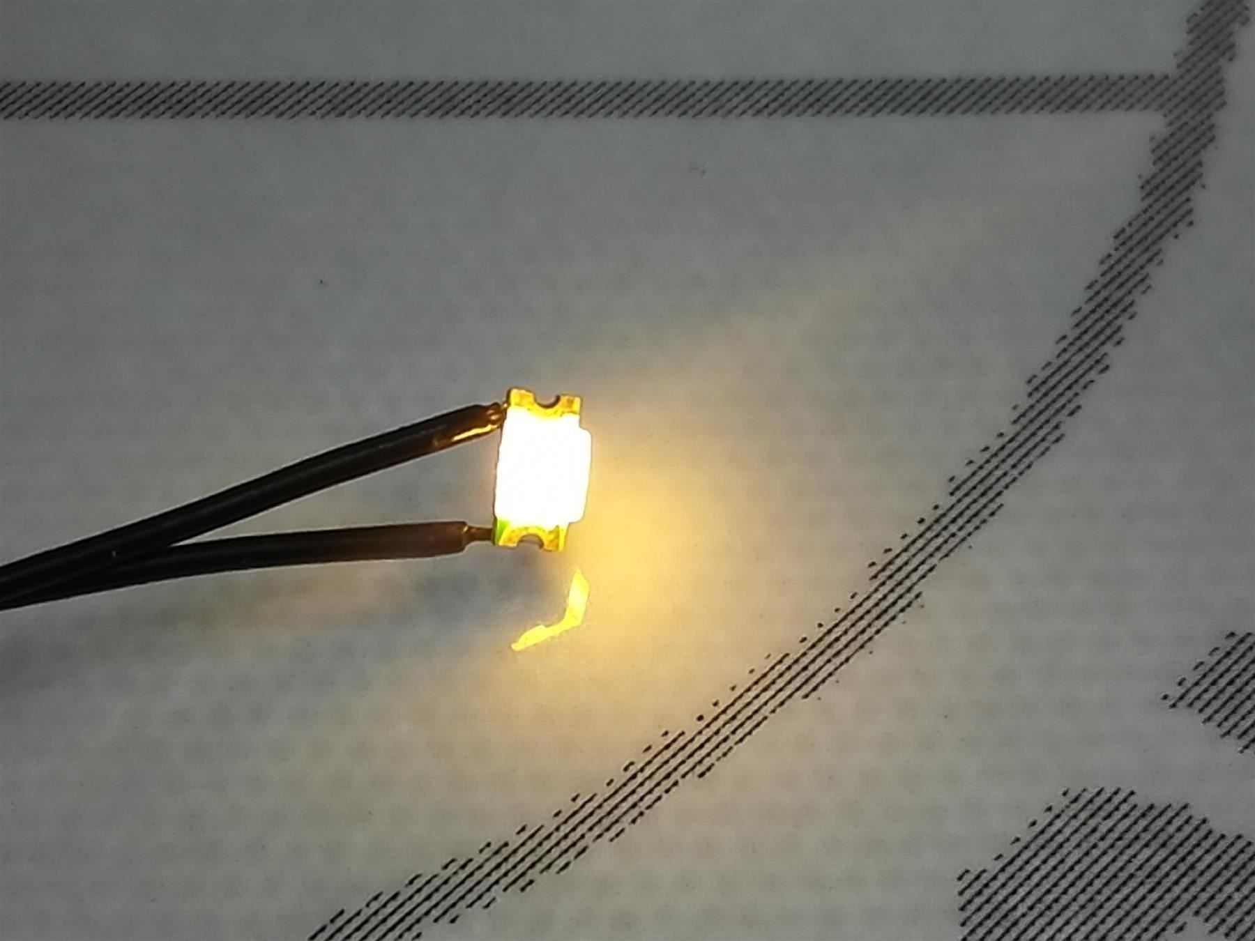Componenti elettronici: LED SMD 1206, warmweiss, verkabelt 12V – Nuovo (secondo la descrizione) da Luzern venduto da Salefactory 1