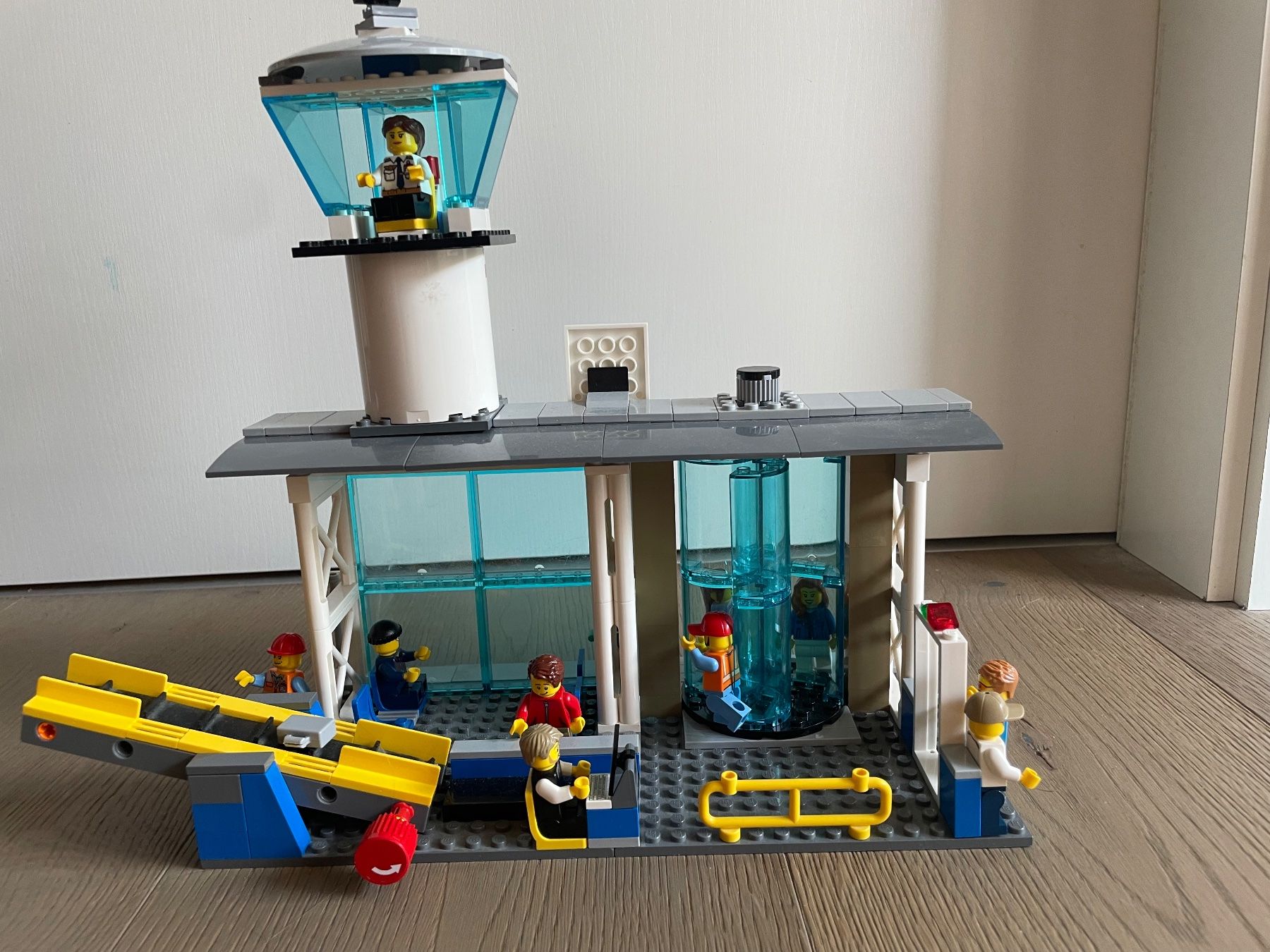 Lego Kit di costruzioni: Lego 60104 Le terminal pour passagers – Usato da Satigny venduto da gislerl 3