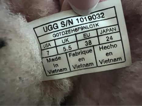 Ugg Damenschuhe: UGG Boots mini Bow Gr.38 – Gebraucht aus Auslikon von Jsa0 9