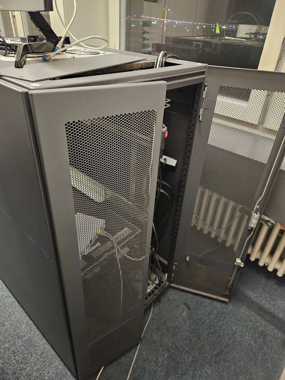HP Server Rack/Serverschrank Ideal für Server, Top Zustand! (Gebraucht ...