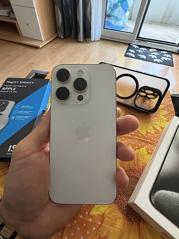 Handys / Smartphones: Apple iphone 15 pro 256gb 100% Batteriekapazität – Gebraucht aus St. Gallen von babinos01 2