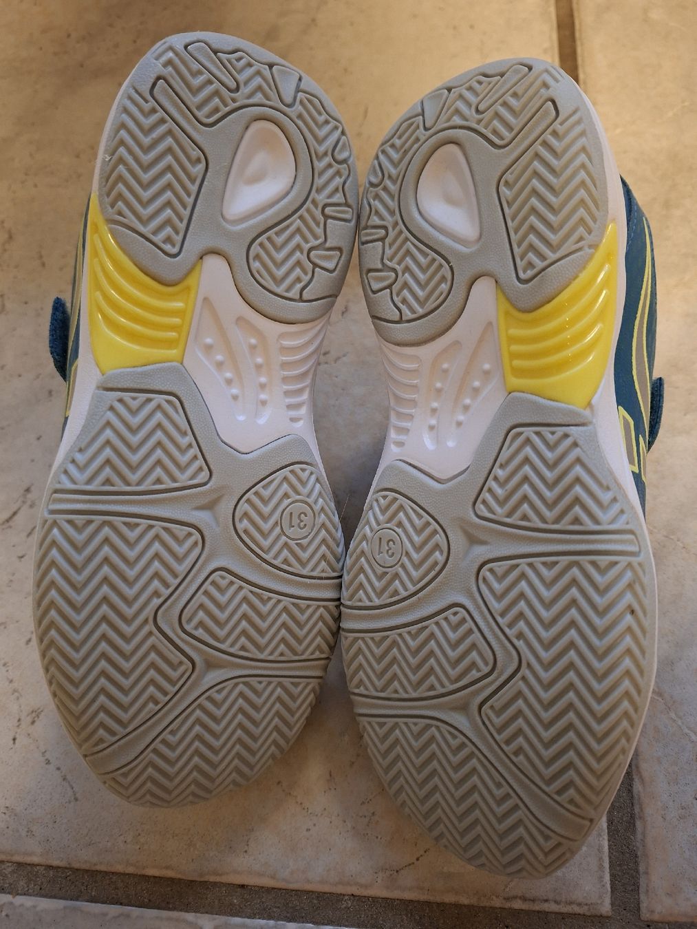 Decathlon Scarpe per ragazzi: Turnschuhe, Gr. 31 – Usato da Seuzach venduto da Strandkorb_ 4