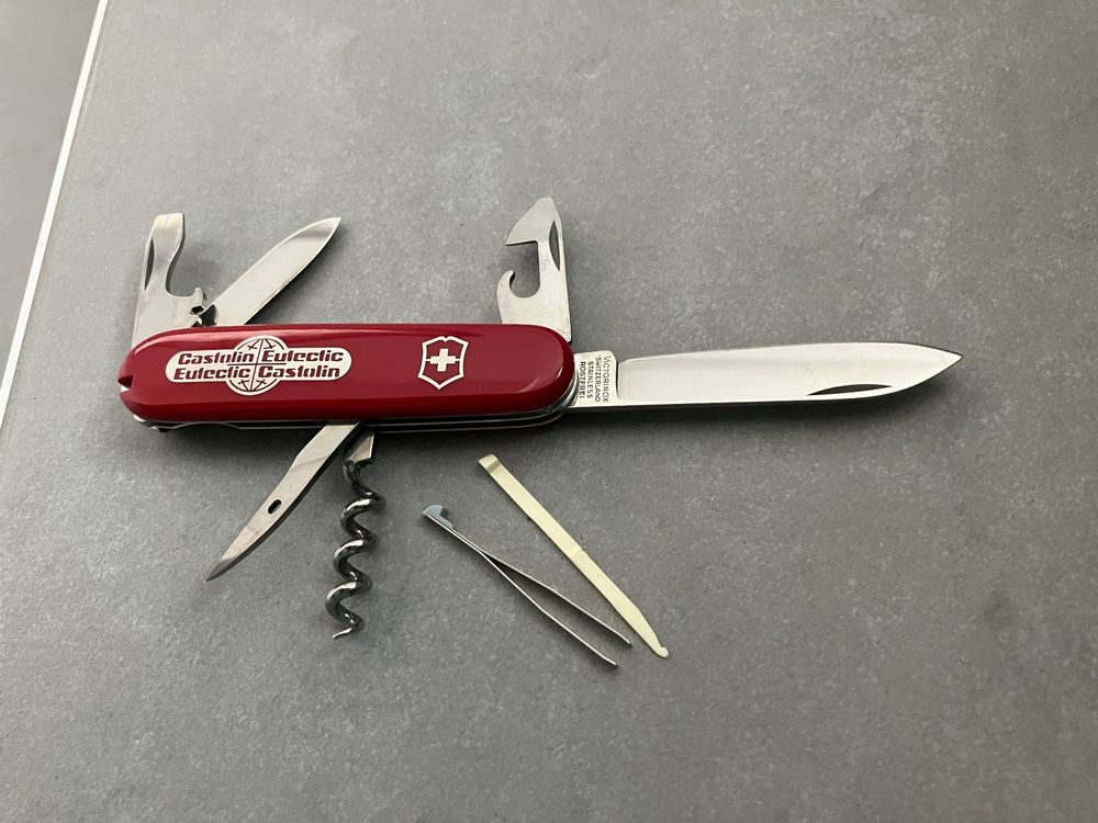 Couteau suisse personnalisable fabriqué en Europe Victorinox Sportsman 84 mm