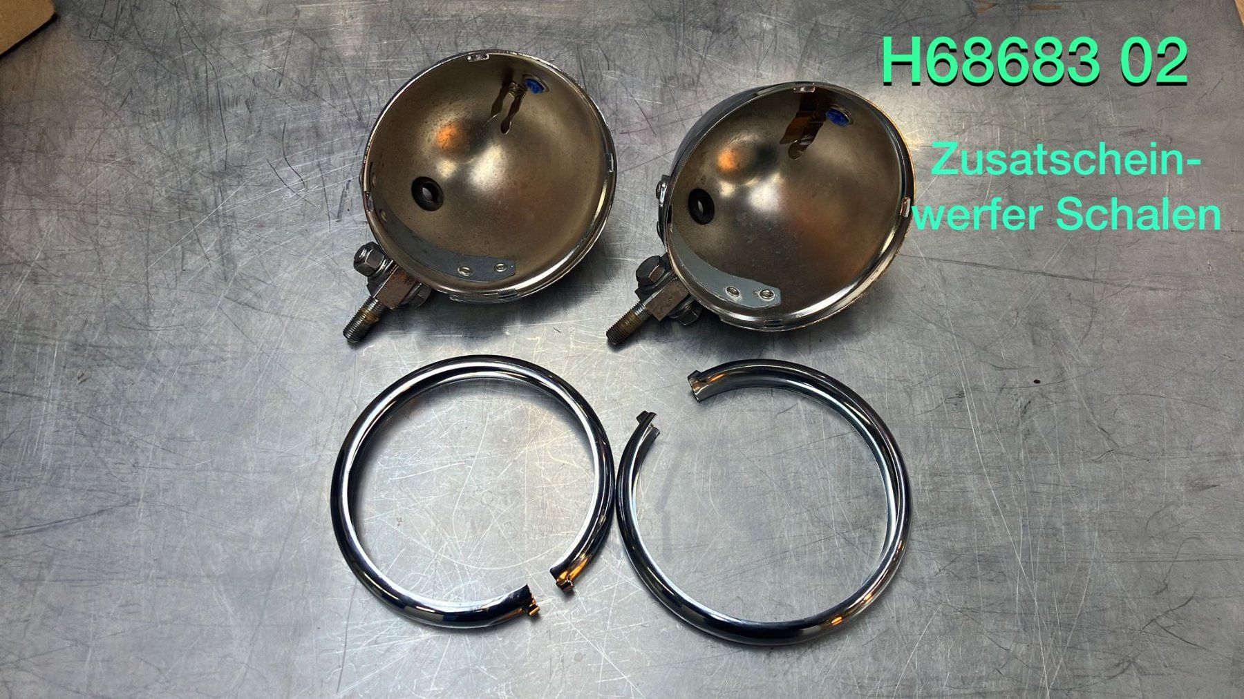 Harley-Davidson Fari: Harley Davidson Zusatzscheinwerferschalen H68683-02 – Usato da Kerns venduto da .Biker.