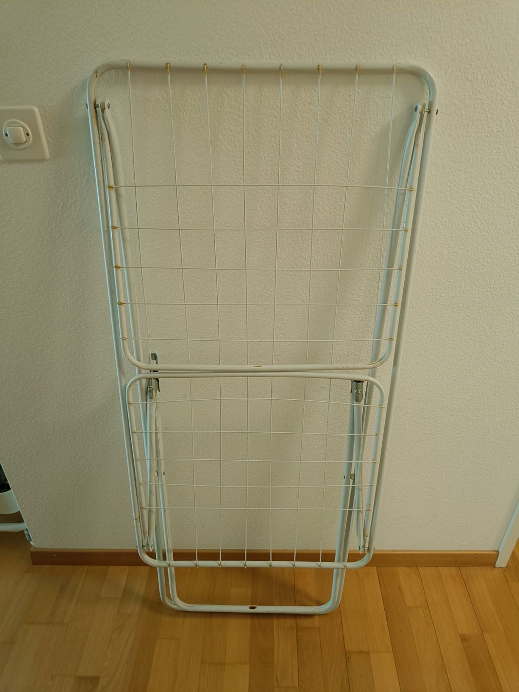 Séchoirs à linge: Alter Wäscheständer mit Roststellen – D'occasion à Zürich par Atelier.Second 1
