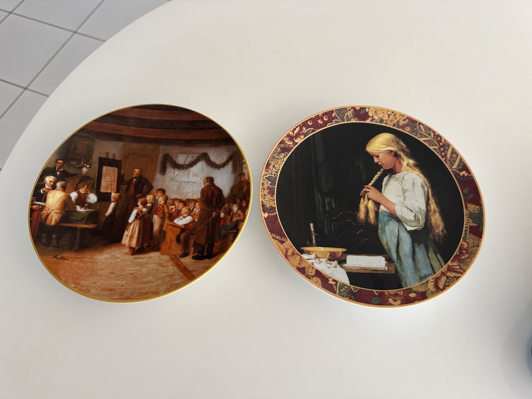 Piatti: Albert Anker Wandteller "Schulexamen" und "Mädchen..." – Usato da Horgen venduto da Andreas12321
