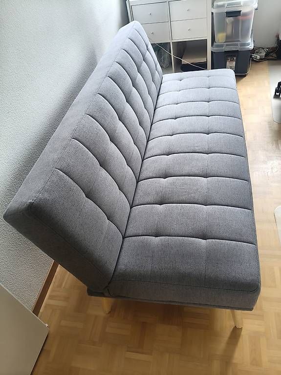 Divani: Modernes Klappsofa/Schlafsofa Grau mit Holzfüssen – Usato da Adliswil venduto da ro0ter
