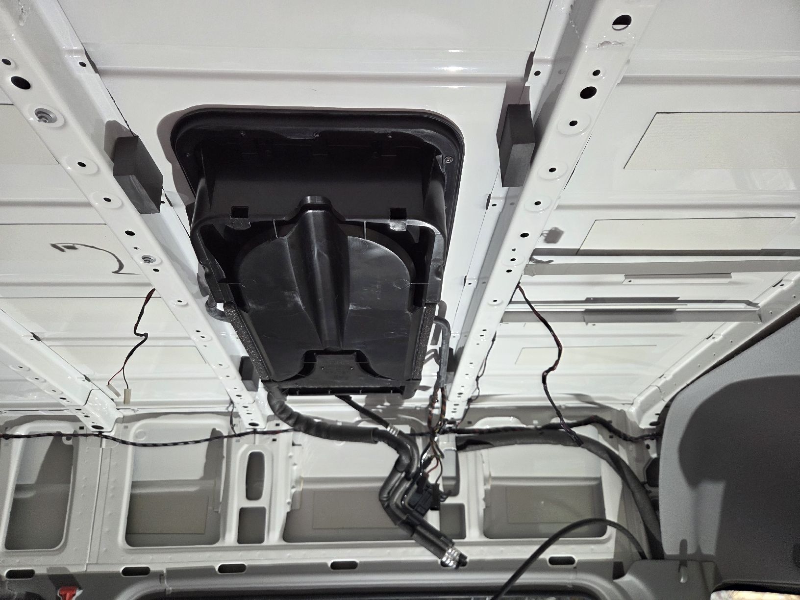 Toutes les pièces détachées: Climatisation arrière de toit complète VW Crafter – minibus – D'occasion à Vevey par seb_7pg8 4