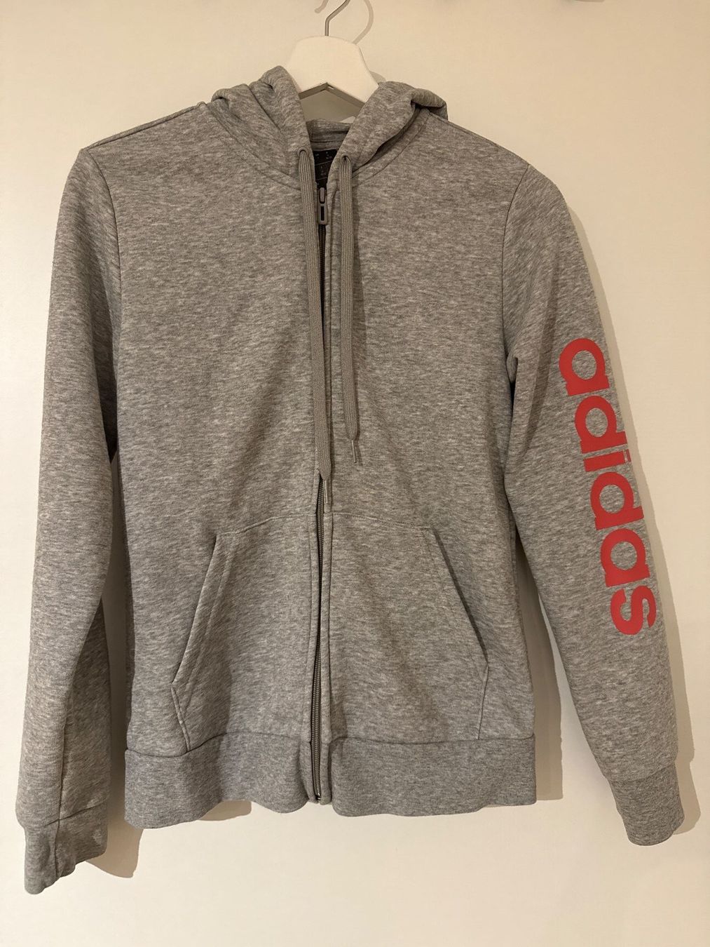 Adidas Vestes: Adidas Kapuzenjägli Gr.S – D'occasion à Schönenwerd par d.chiara
