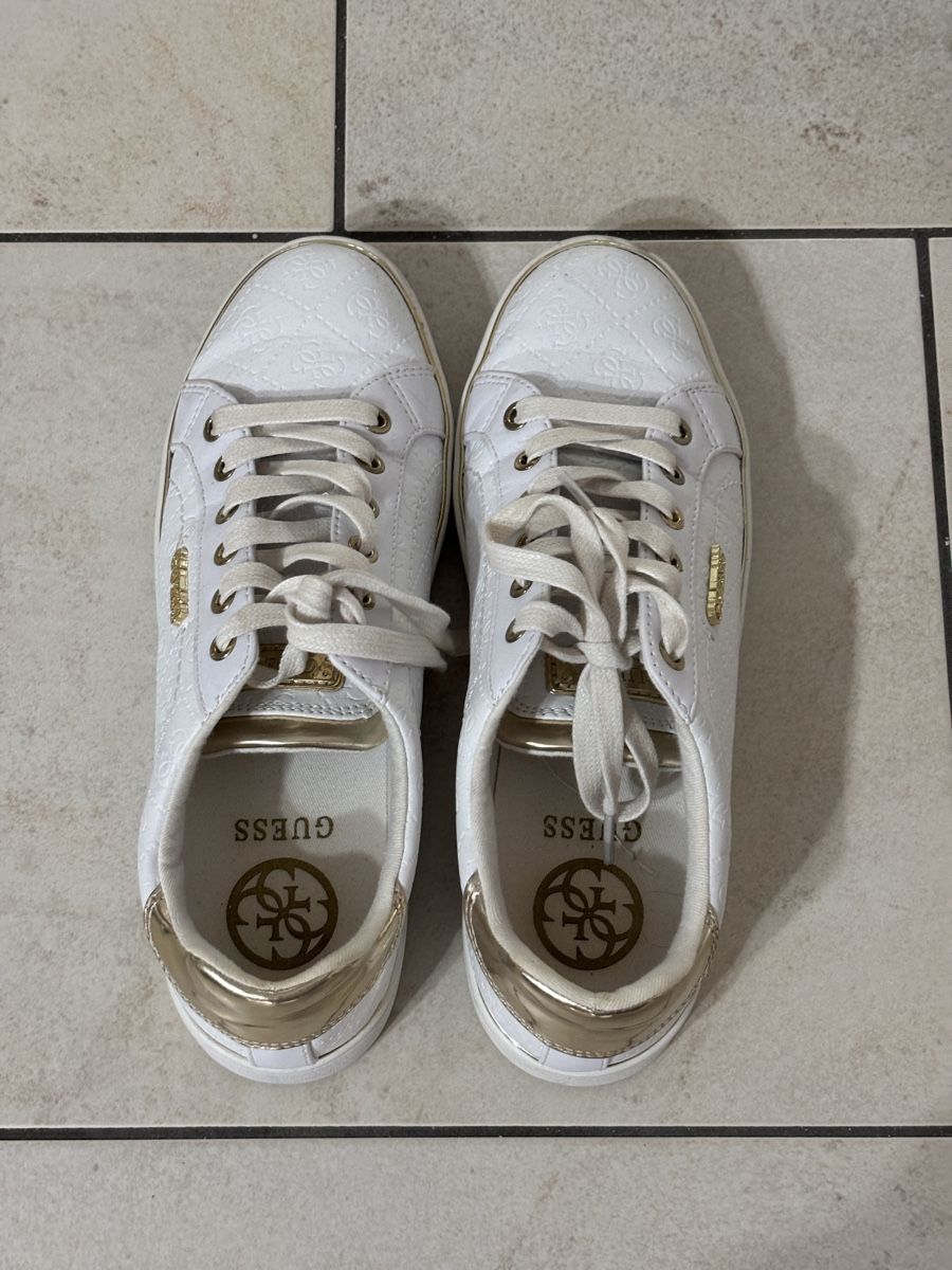 Guess Chaussures femmes: Guess Schuhe weiss – D'occasion à Hendschiken par besusu 4