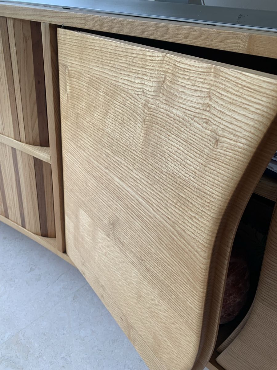 Mobili TV: Solid Wood TV Stand - Modern Design, Excellent Condition – Usato da Meierskappel venduto da starrla 1