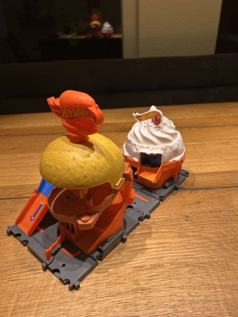 Hot Wheels Giocattoli: Hot Wheels Zubehör  – Usato da Fischbach- Göslikon venduto da Rommel 1