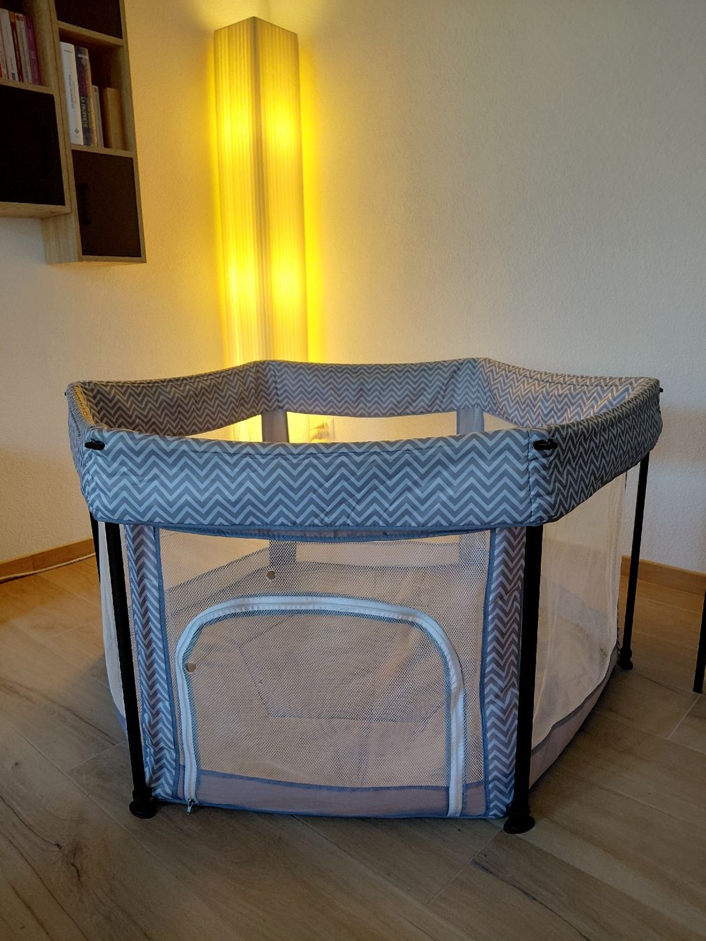Lauf- & Sicherungsgitter: Parc bébé pliable gris motif chevron – Gebraucht aus Travers von adr_qyj5