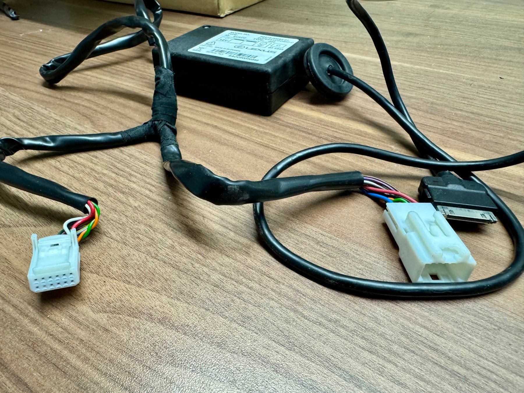 Unità & Adattatore: iPod Adapter Lexus (PZ473-00264-01) – Difettoso da Ostermundigen venduto da probieri 2