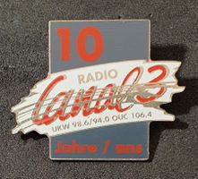 U943 - Schmid Müller SWISS Made Design Pin Radio Canal 3