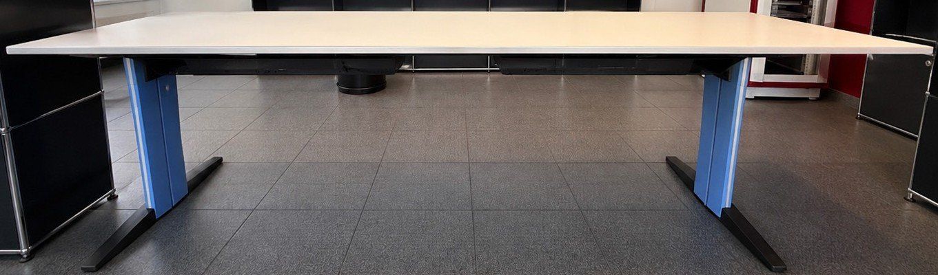 Scrivanie: Schreibtisch weiss/blau – Usato da Chur venduto da Stadthalle_Chur 1