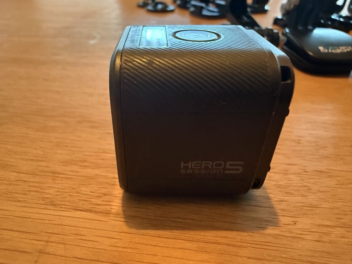 Gopro Action Cam: Gopro 2 caméra session 5 et session4 avec accessoires – Neuf (Voir description) à Morges par passion-cox 1