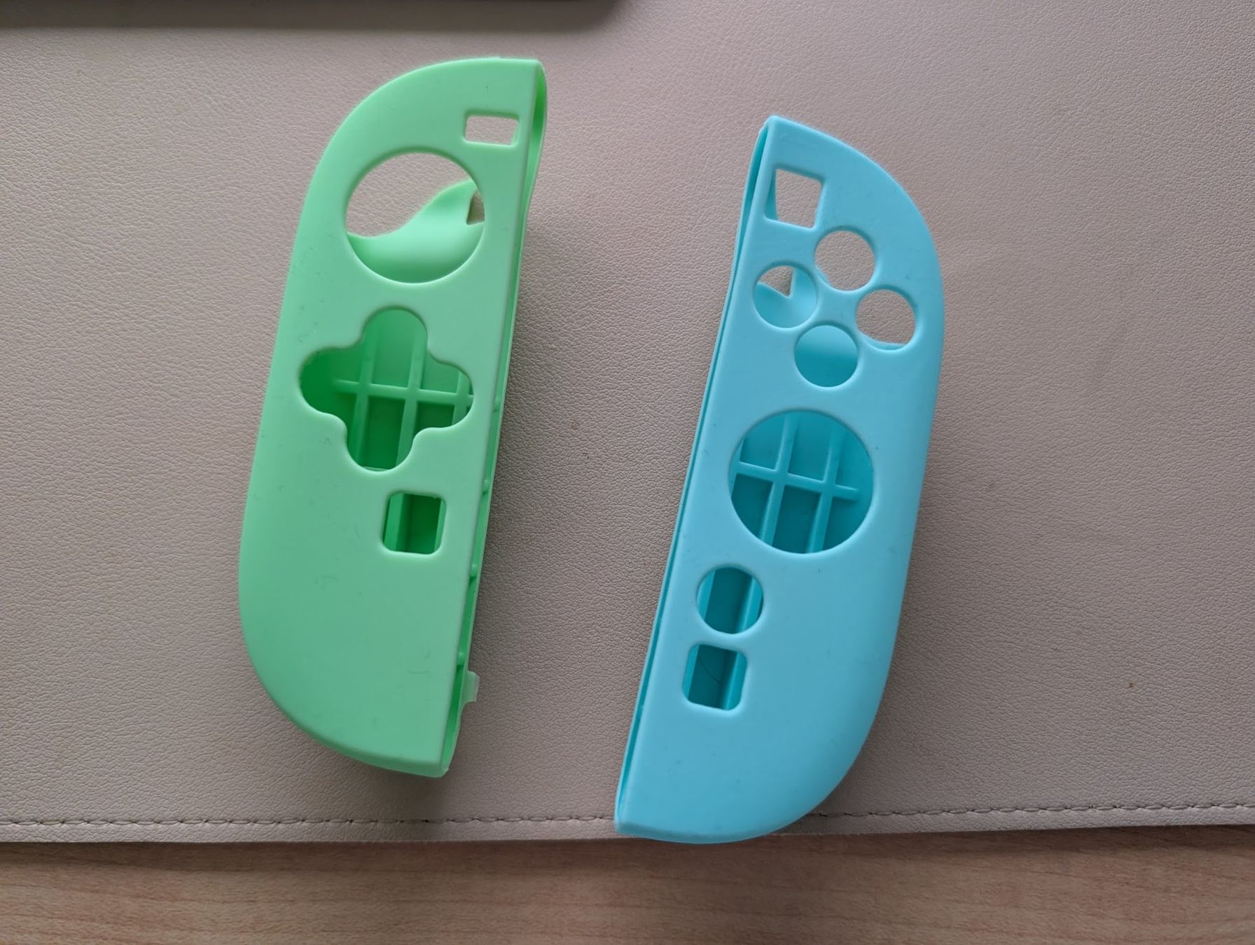 Nintendo Console: Nintendo Switch 2 Joy-Con Silikon Grip / Halterunt / Schutz – Usato da Bern venduto da Rast