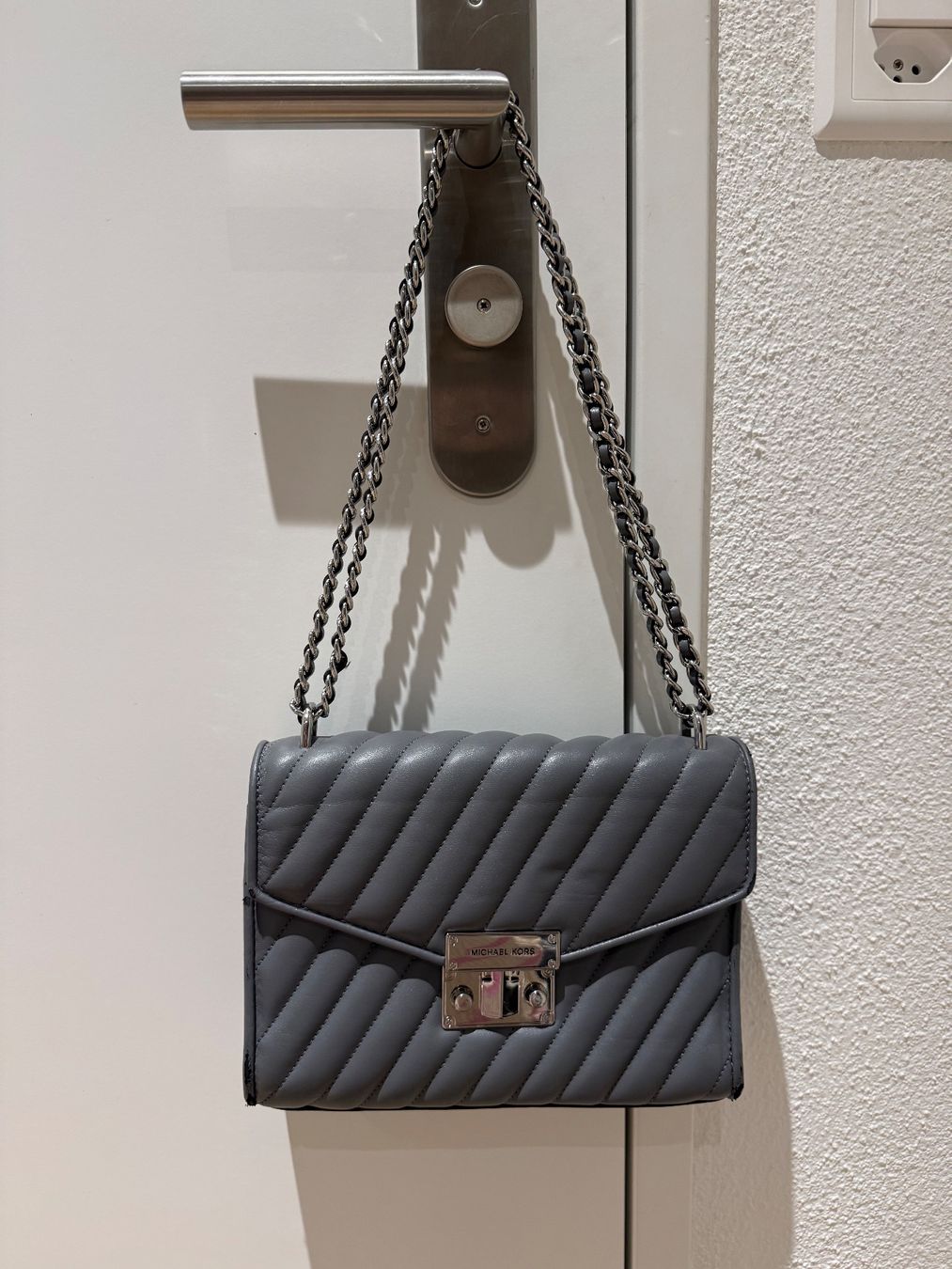 Michael Kors Borse da donna: Michael Kors Tasche Grau – Usato da Ellikon an der Thur venduto da jana-sch 2
