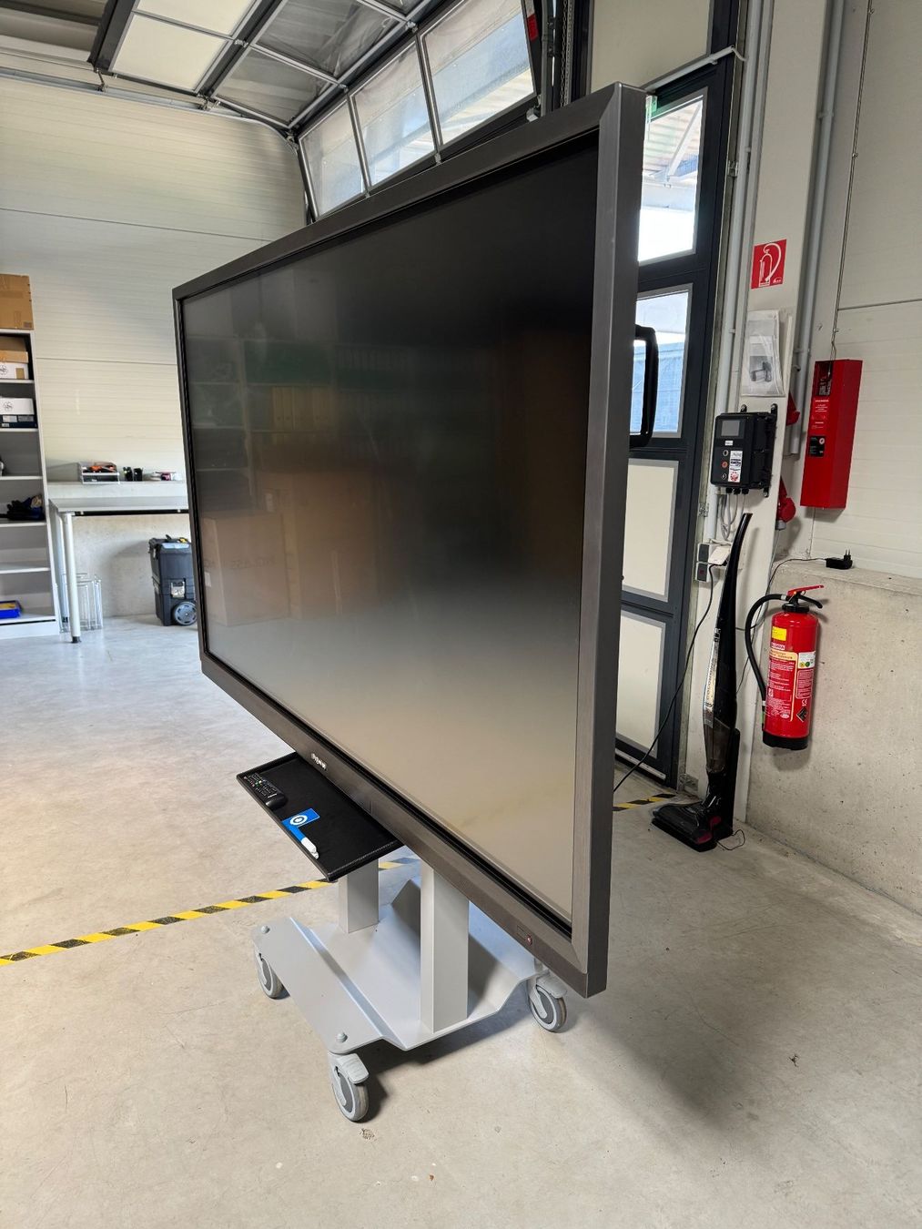 Ecrans: Prowise 85" Touchscreen mit Mobile Lift – D'occasion à Beringen par Palmberg 9