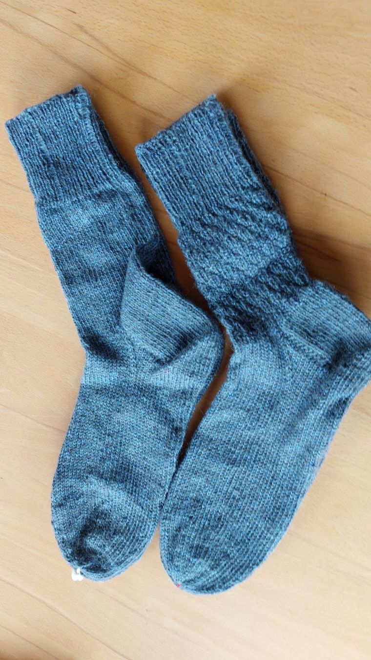 Socken: 2 Pasr Socken Handgestrickt – Neu (gemäss Beschreibung) aus Hunzenschwil von jac_rwn7