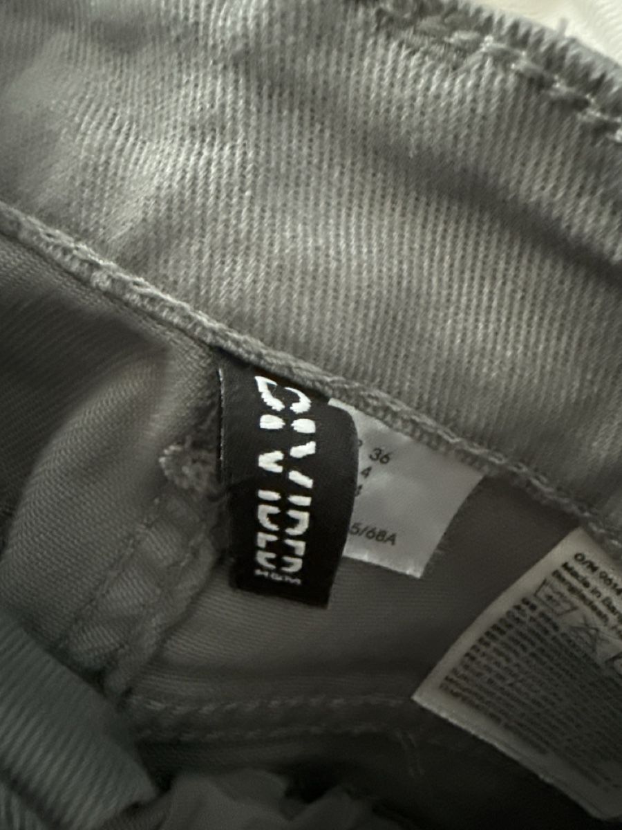 H&M Jeans: Damen Jeans Hose Grau Grösse 36 – Nuovo (secondo la descrizione) da Steinach venduto da serayyilmaz 1