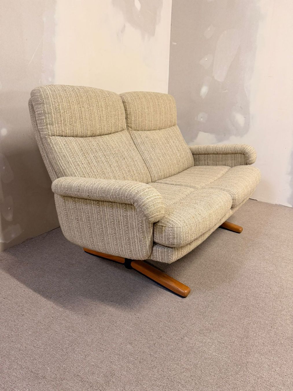 Divani: Dänisches Mid Century 2er Sofa mit Strukturstoffbezug, retro – Usato da Rickenbach ZH venduto da Insider-Boerse 3