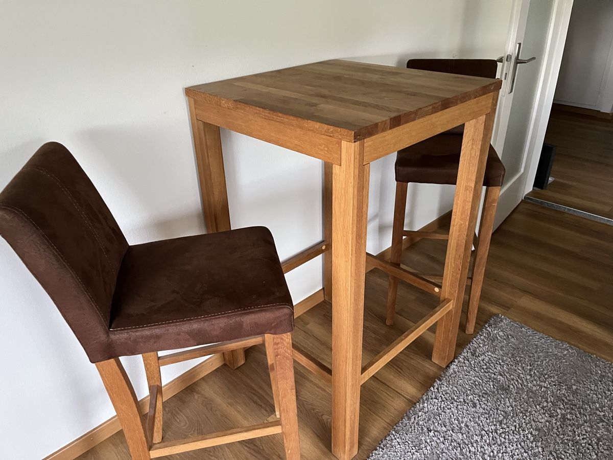 Tables: Bartisch mit 2 Stühlen – D'occasion à Seuzach par laj_p6gj 3
