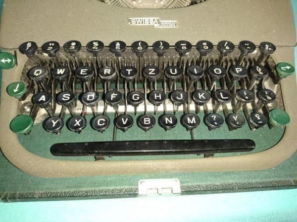 Macchine da scrivere: Machine à écrire / Vintage – Usato da Cortaillod venduto da signep 6