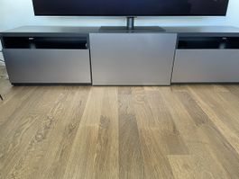 TV-Möbel in schwarz und bronze