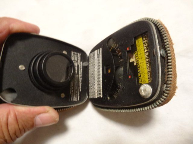 Fotocamera: BERTRAM KAMERA ANTIK LICHT MESSER-ETUI-OHNE GRANTI,LÄÜFT. – Usato da zürich venduto da ahmad01 2