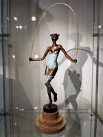 Bronzefigur „ Die Tänzerin “ auf Marmorsockel
