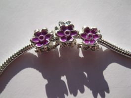 2 Grosslochperlen, Beads, Blume, violett emailliert