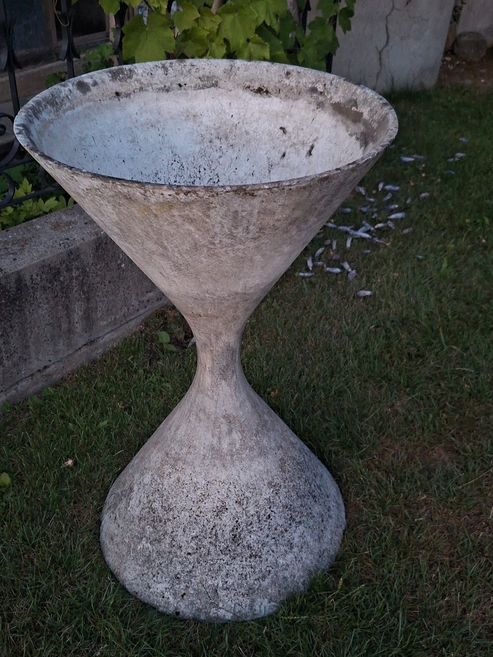Eternit Pots de fleurs: Willy Guhl Eternit Blumenspindel – D'occasion à Ganterschwil par HeidiuPeter