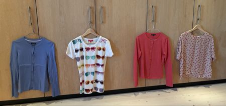 Kleider Paket: zwei Jäckchen, ein T-Shirt, eine Bluse S