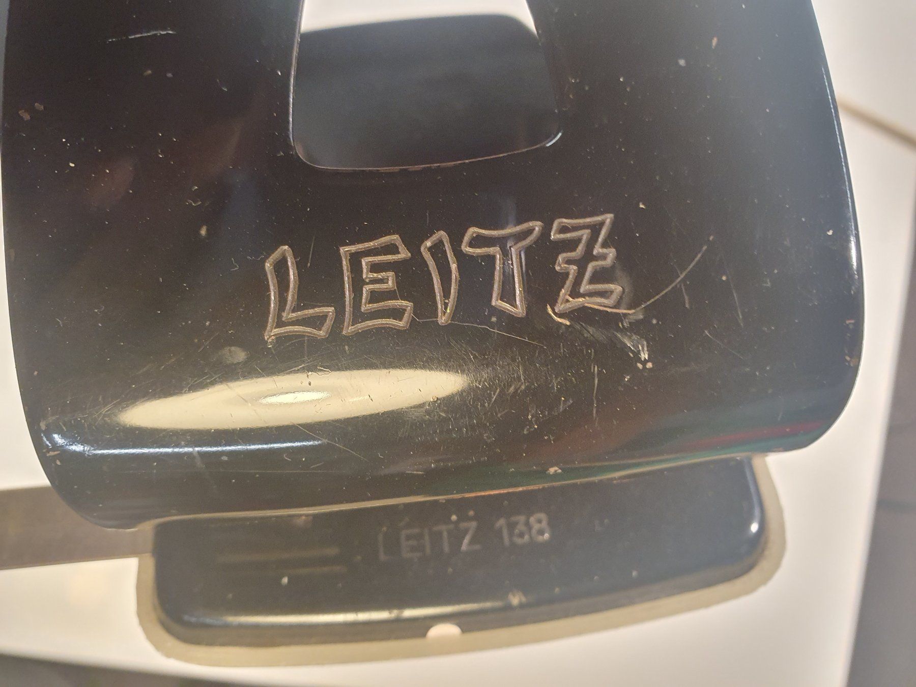 Leitz Machines à relier: Leitz Locher schwarz – D'occasion à Zürich par loosebone 2