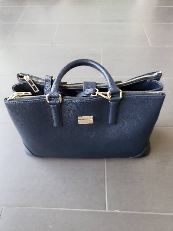 Borse da donna: Tasche - guter Zustand 40x28 cm gratis – Usato da Rheinfelden venduto da taentscha