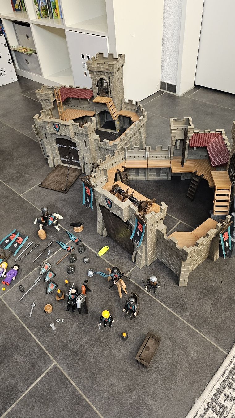 Playmobil Giocattoli: Playmobil Ritterburg – Usato da Winterthur venduto da O-LeeG 2