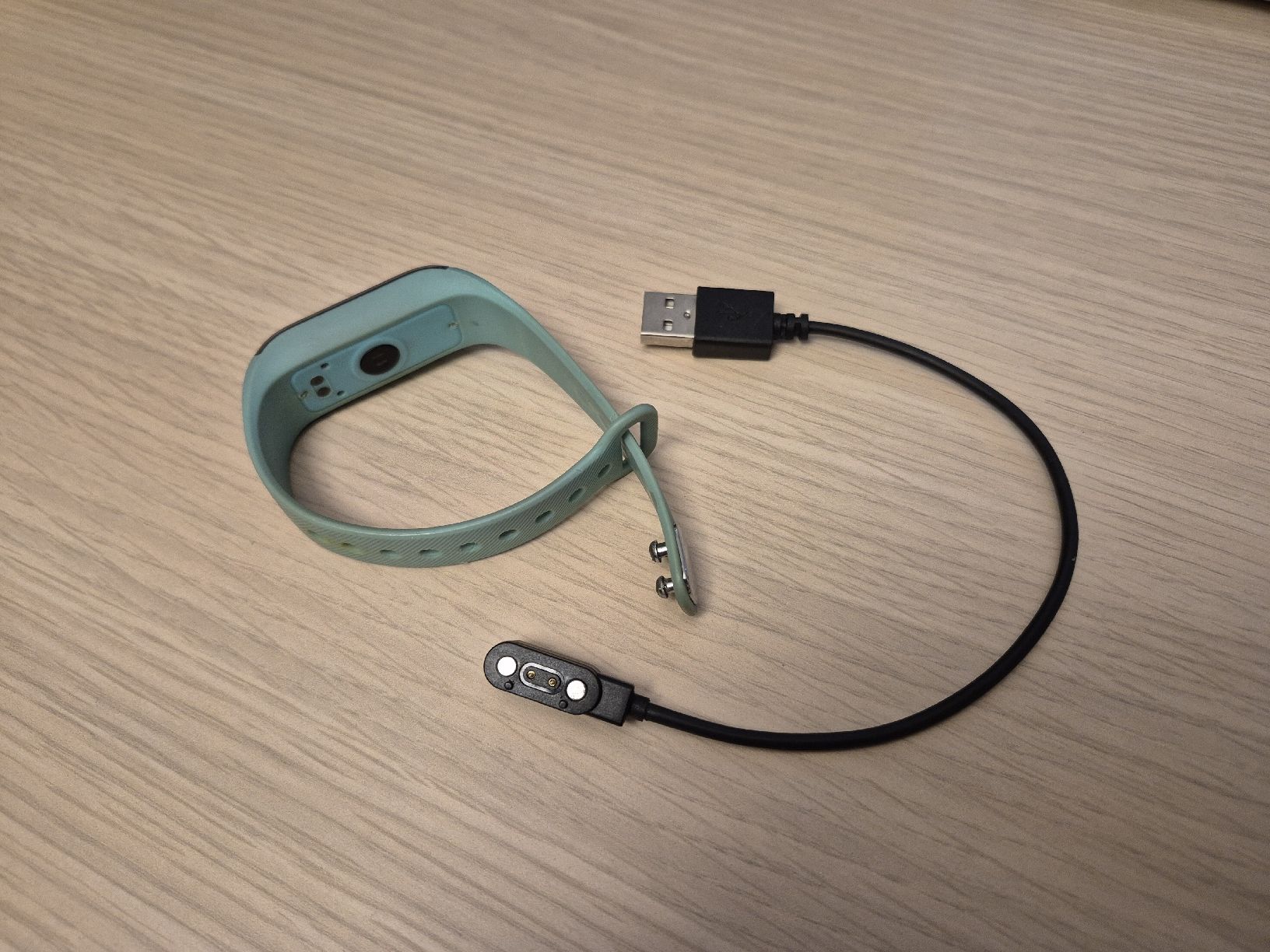 Montres: Fitness Tracker Armband mit Ladekabel – D'occasion à Mörschwil par jon_2pc7 1