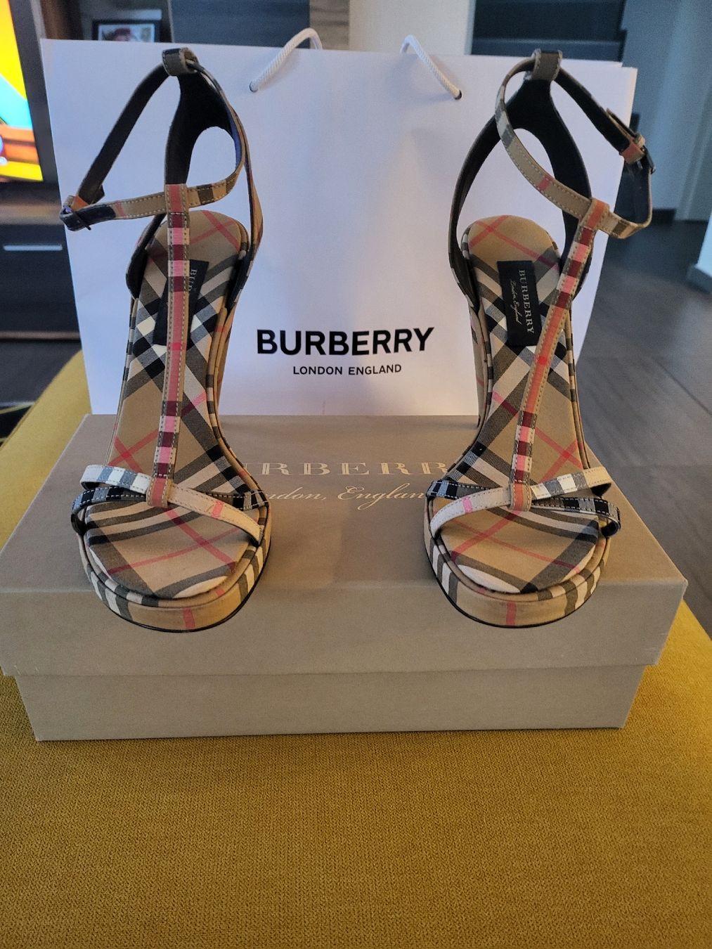 Burberry Scarpe da donna: Burberry Sandale – Nuovo e nell'imballaggio originale da Holderbank AG venduto da Estrela08