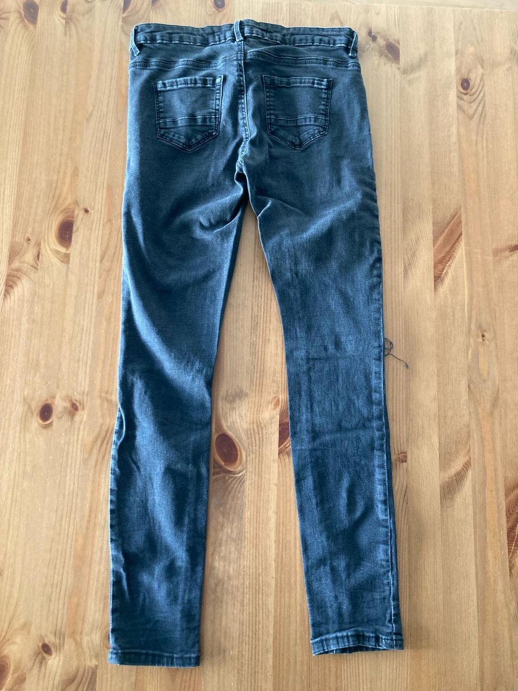 Jeans: schwarze Hose Grösse 38 – Nuovo (secondo la descrizione) da Heimenhausen venduto da ChliineBaeremani