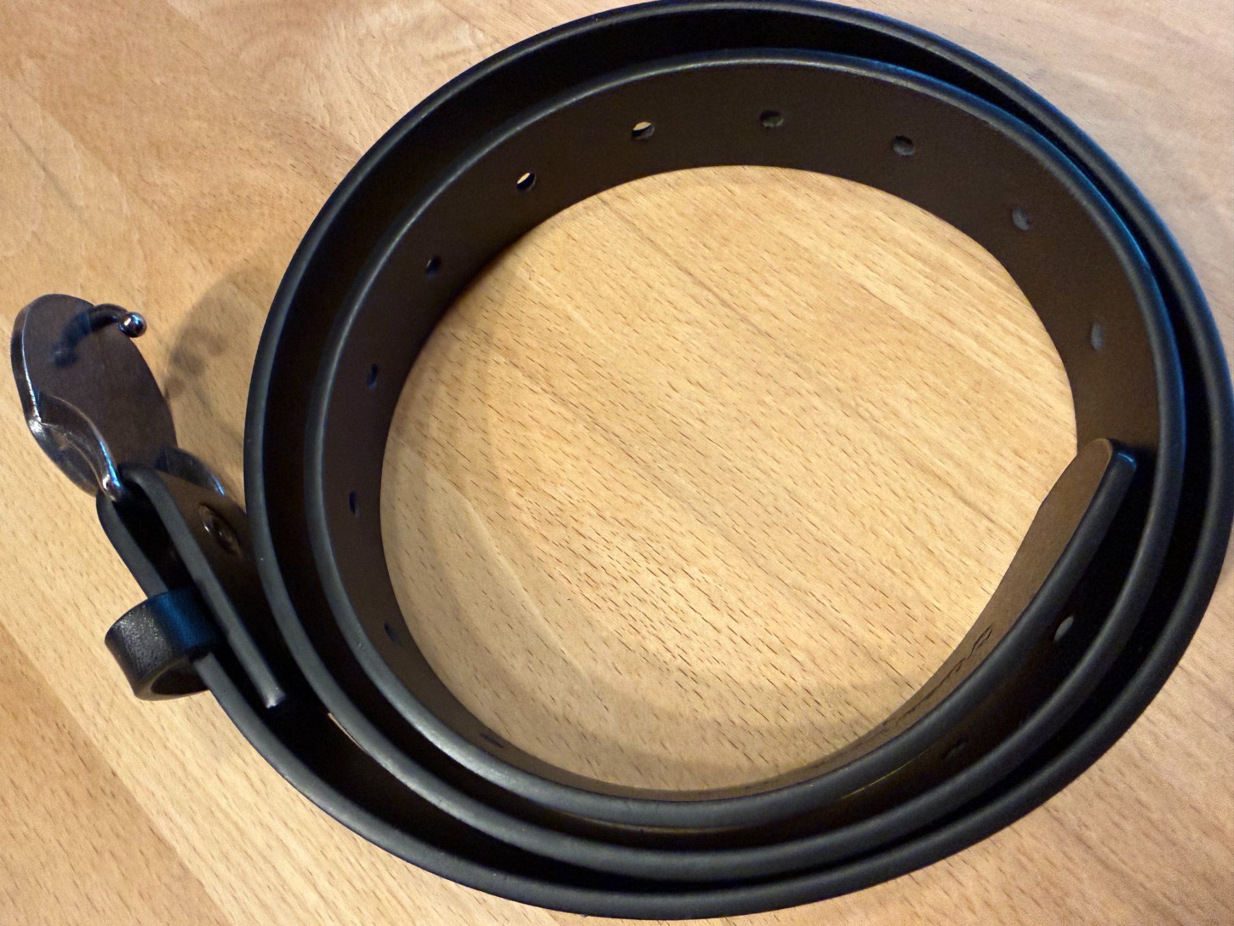 Cinture: Stylish Black Leather Belt – Usato da Russikon venduto da Moc_r7pn 2