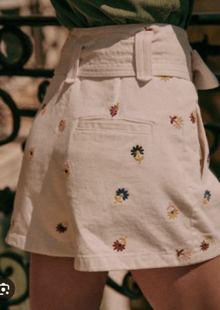 Sézane Deia Shorts 36 Blumenstickerei Baumwolle mit Gürtel