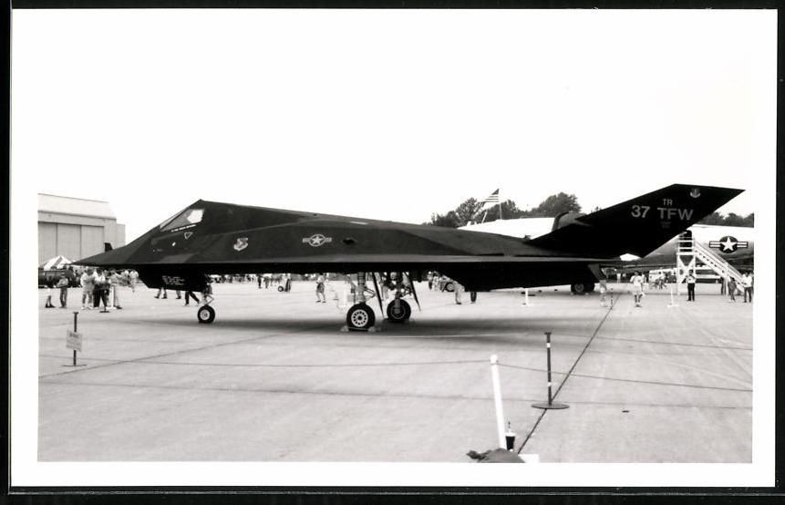Fotografie & Manifesti: Fotografie Flugzeug Lockheed F-117 Night – Usato da Berlin venduto da bartko-reher