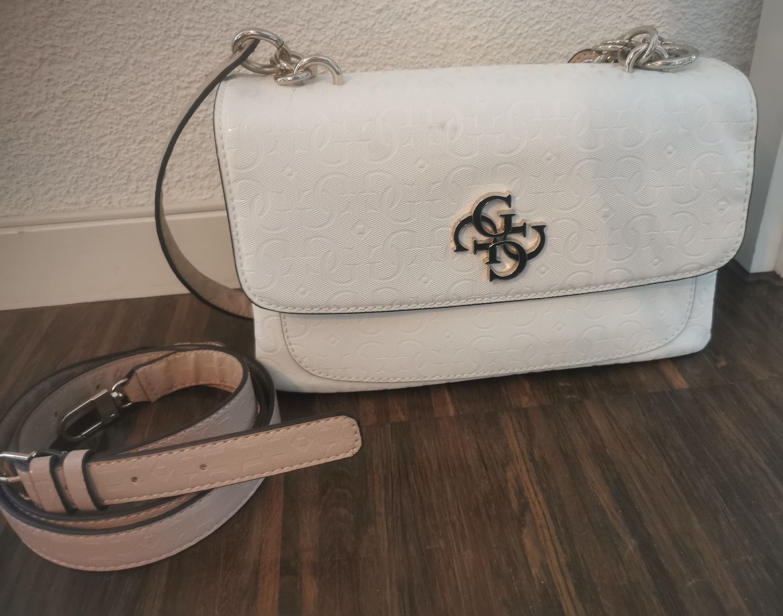 Guess Borse da donna: Umhängetasche Guess – Usato da Zürich venduto da ssi_6pt7 2