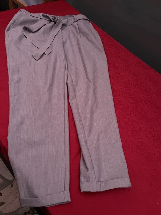 Pantaloni: Damen Anzug Hose hellgrau L – Nuovo (secondo la descrizione) da Bergdietikon venduto da antovale