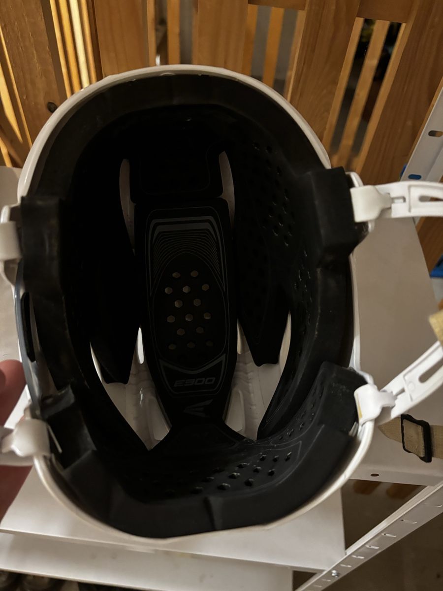Caschi: Verschiedene Eishockey Helme – Usato da Gossau SG venduto da jakob5.342 9