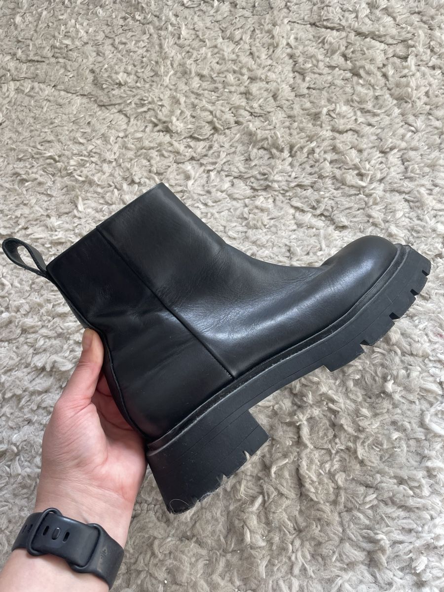Zara Scarpe da donna: Black Leather Chunky Chelsea Boots – Nuovo (secondo la descrizione) da Roche VD venduto da closetcleanse 1