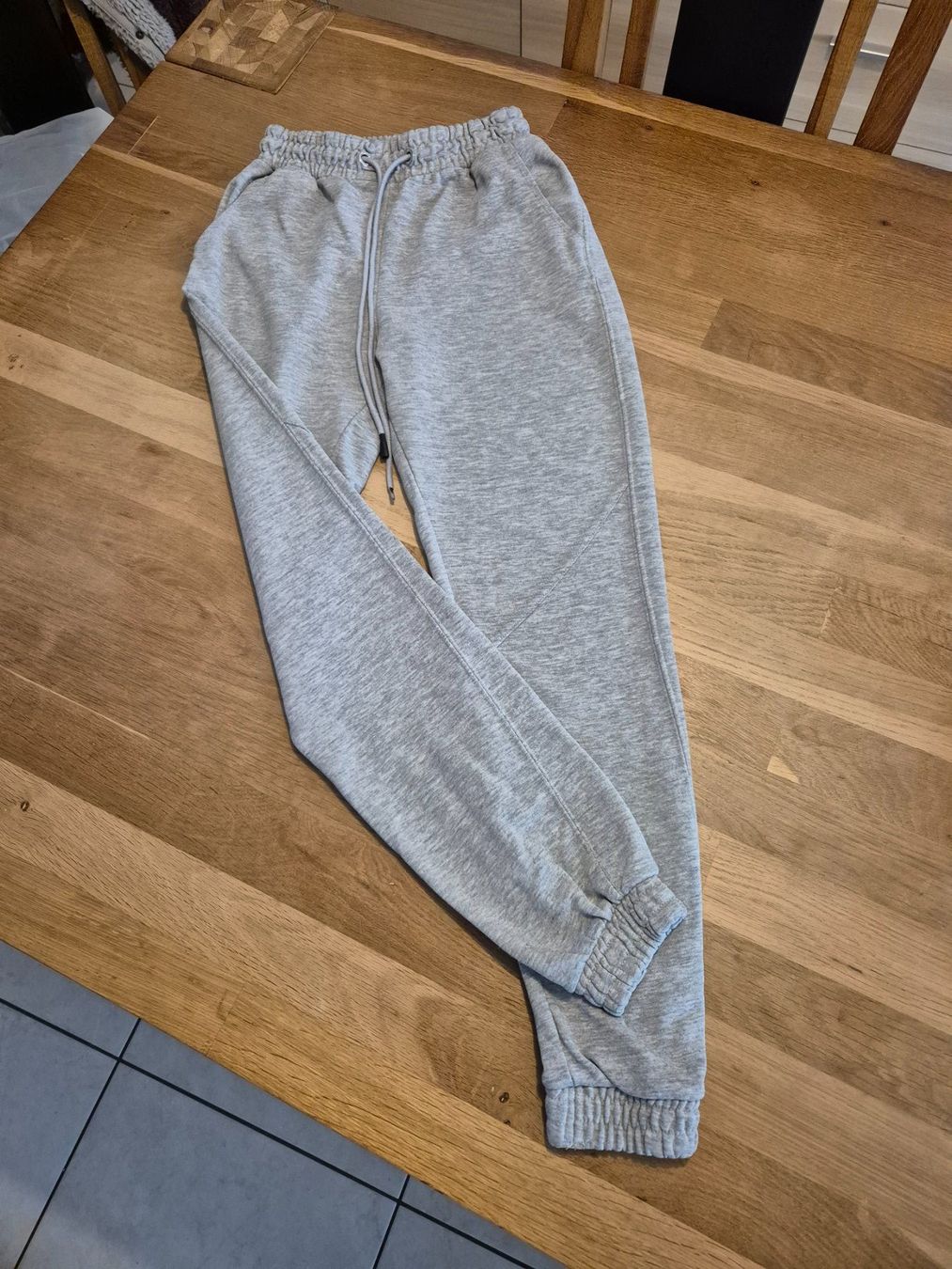 Pantaloni: Trainerhose / Freizeithose Gr. S von Bershka – Nuovo (secondo la descrizione) da Urtenen-Schönbühl venduto da Chaeppeler