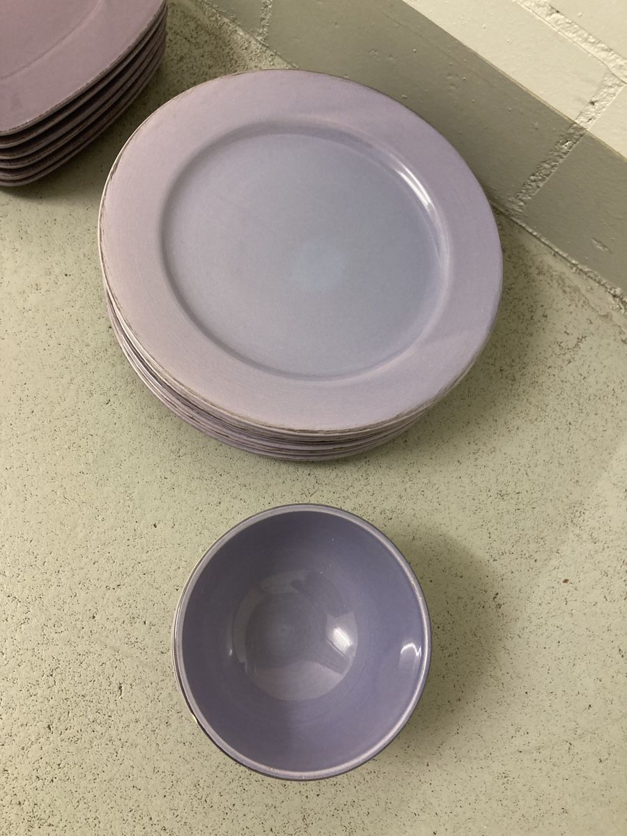 Set di piatti: Vaisselle violette (17 pièces) – Usato da Bremgarten b. Bern venduto da nathalie83